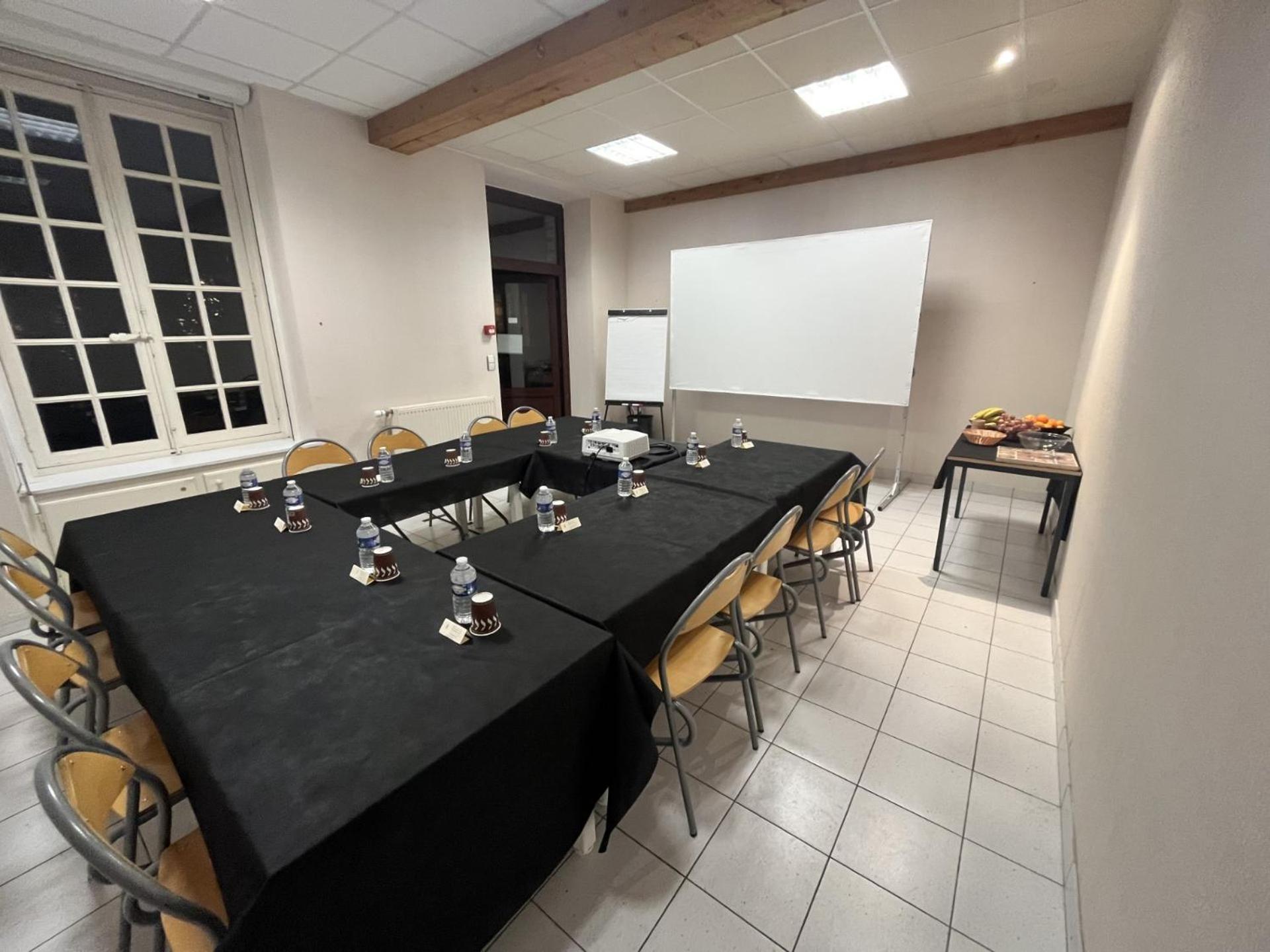 Hotellerie Saint Yves Chartres Exterior foto